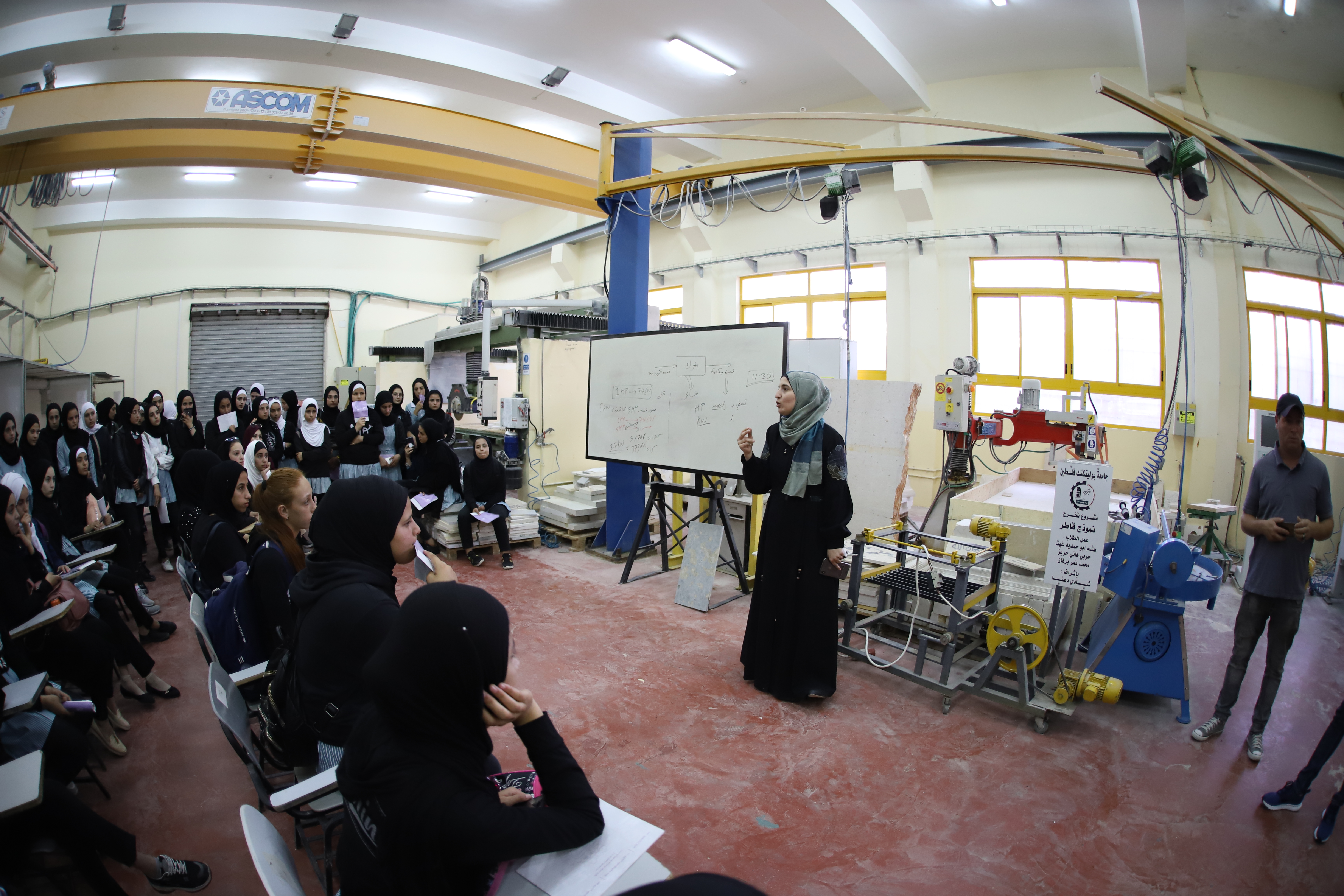 Palestine Polytechnic University (PPU) - كلية المهن التطبيقية تستقبل عدد من مدارس في رحابها 