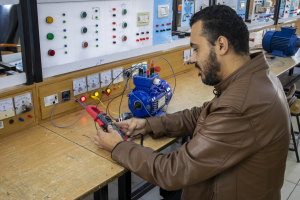 مشغل الكهرباء مشغل الكهرباء