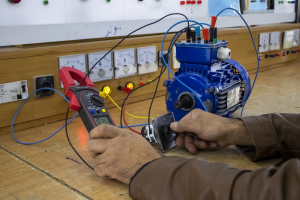 مشغل الكهرباء مشغل الكهرباء