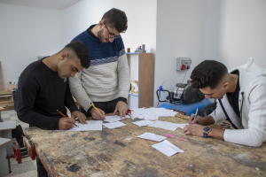  مشغل النجارة والدهان والتنجيد