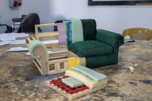  مشغل النجارة والدهان والتنجيد