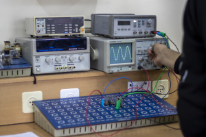 مختبر الدوائر الكهربائية مختبر الدوائر الكهربائية