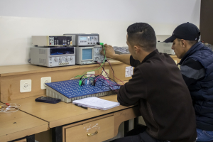 مختبر الدوائر الكهربائية مختبر الدوائر الكهربائية