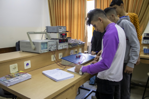 مختبر الدوائر الكهربائية مختبر الدوائر الكهربائية